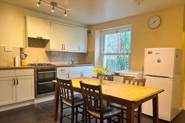 6 bed house, Beaumont Place, St Judes, Plymouth, PL48EA - Image 1